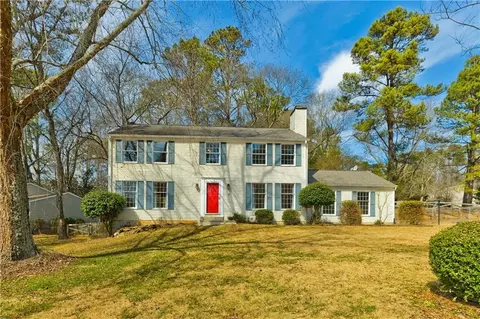 105 N Pond Ct, Roswell, GA 30076