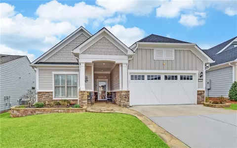 5788 Cypress Bluff Ln, Hoschton, GA 30548