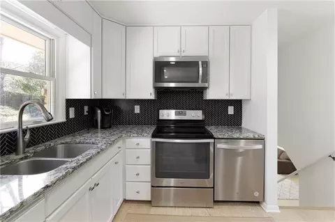 Kitchen - 2735 Pioneer Ct, Chamblee, GA 30341 photo 6 of 7