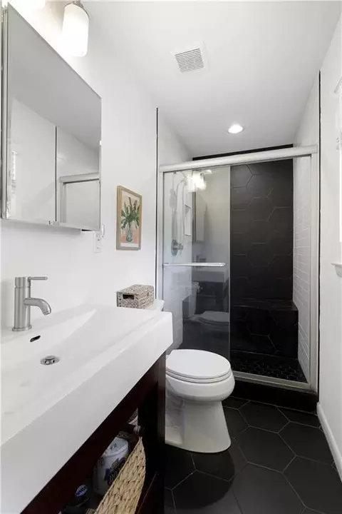 Bath - 2735 Pioneer Ct, Chamblee, GA 30341 photo 1 of 2