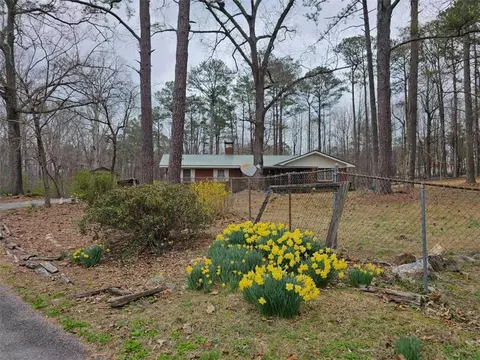 8480 Moccasin Lake Rd, Winston, GA 30187