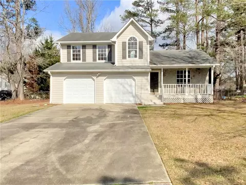 1296 Foxvale Dr, Hampton, GA 30228