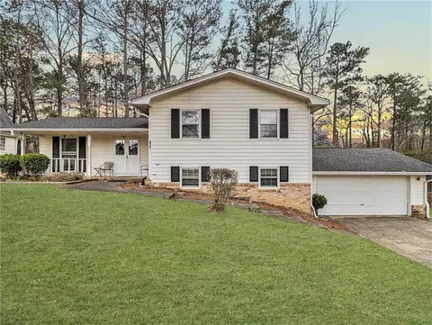 758 Swamp Creek Dr, Jonesboro, GA 30238