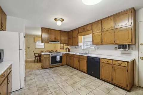 Kitchen - 4297 Chamblee Dunwoody Rd, Chamblee, GA 30341 photo 2 of 4