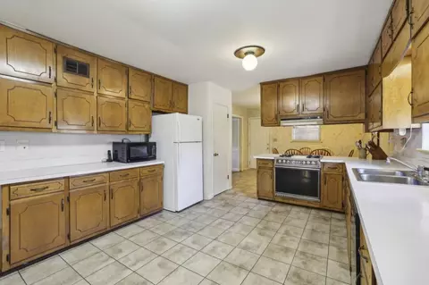 Kitchen - 4297 Chamblee Dunwoody Rd, Chamblee, GA 30341 photo 1 of 4