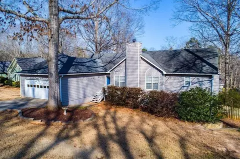 5622 Stewart Woods Dr, Douglasville, GA 30135