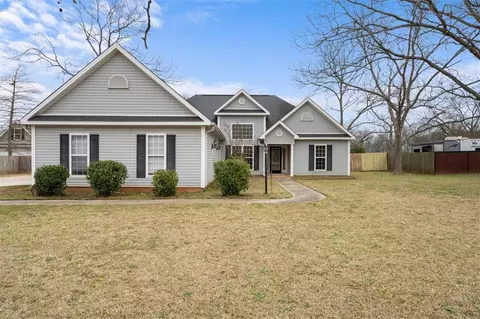 1850 Houston Lake Rd, Kathleen, GA 31047