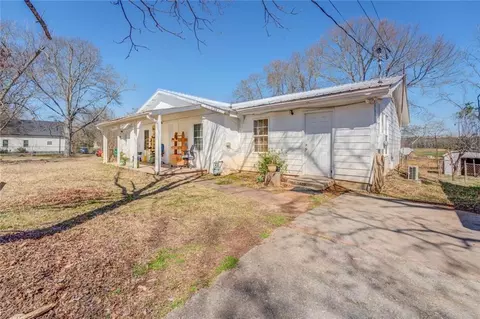368 Cannon Dr, Social Circle, GA 30025