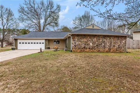 3945 Glenaire Ct, Duluth, GA 30096