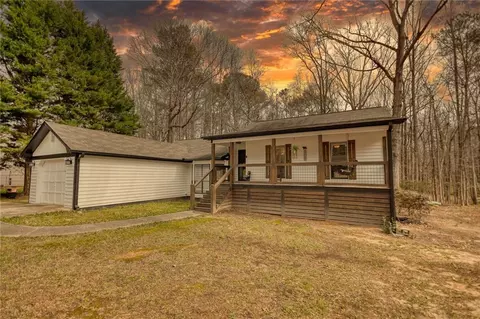1032 Echo Valley Ct, Loganville, GA 30052