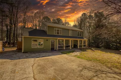 470 Sherwood Cir, Stone Mountain, GA 30087