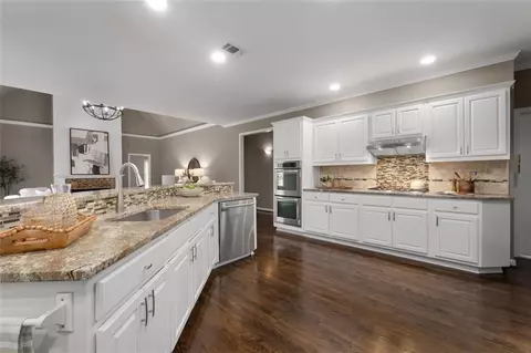 Kitchen - 10882 Glenleigh Dr, Duluth, GA 30097 photo 4 of 6