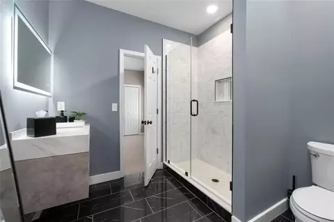 Bath - 10882 Glenleigh Dr, Duluth, GA 30097 photo 4 of 7
