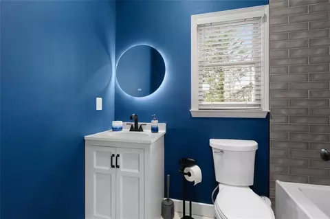 Bath - 10882 Glenleigh Dr, Duluth, GA 30097 photo 5 of 7