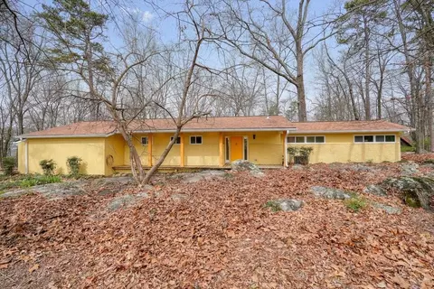 1518 Huntington Dr, Marietta, GA 30066