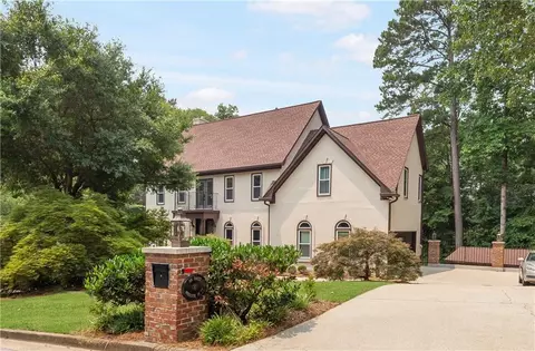 805 Forest Overlook Dr SW, Atlanta, GA 30331