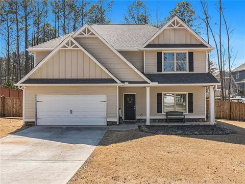 118 Natures Pointe Trl, Carrollton, GA 30117