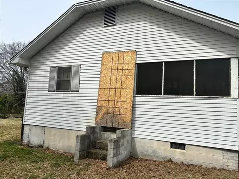 300 Davis Ave, Toccoa, GA 30577 photo 4