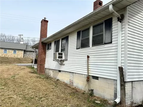 300 Davis Ave, Toccoa, GA 30577 photo 3