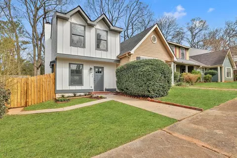 717 Oak Dr, Hapeville, GA 30354