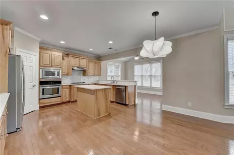 Kitchen - 5560 Viewpoint Ct, Suwanee, GA 30024 photo 2 of 10