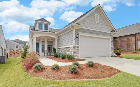5639 Villa Crest Dr, Hoschton, GA 30548