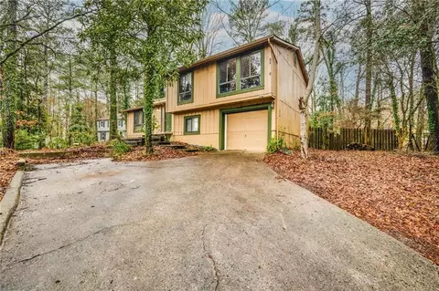 650 Sailwind Dr, Roswell, GA 30076