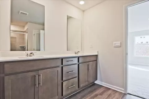 Bath - 1239 High Falls Ln, Grayson, GA 30017 photo 5 of 6