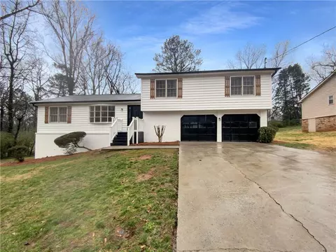 1521 Bentwood Dr SW, Lilburn, GA 30047