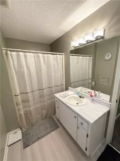 Bath - 108 Moonlight Ct, Jackson, GA 30233 photo 3 of 3