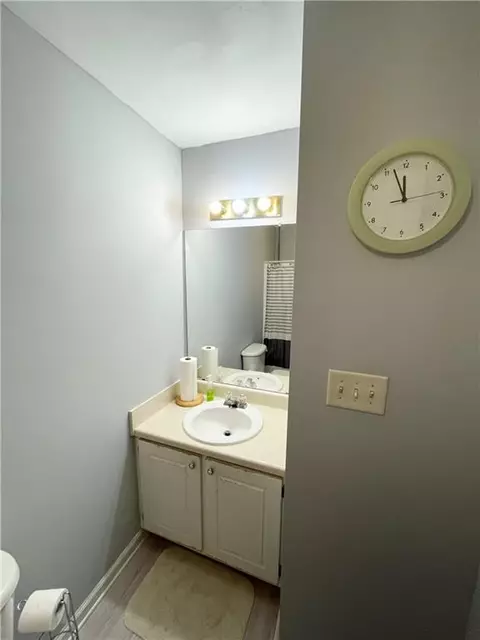 Bath - 108 Moonlight Ct, Jackson, GA 30233 photo 1 of 3