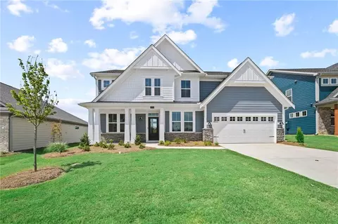 608 Crystal Lake Pkwy, Hoschton, GA 30548