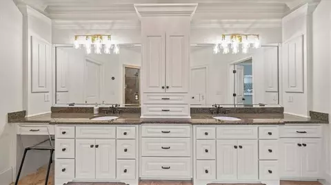 Bath - 1716 Granger Ct, Chamblee, GA 30341 photo 5 of 11