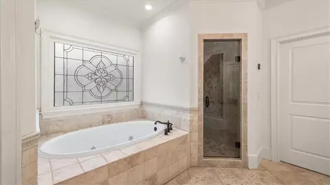 Bath - 1716 Granger Ct, Chamblee, GA 30341 photo 3 of 11