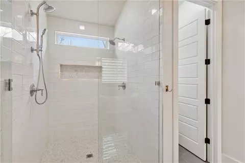 Bath - 2885 Mountain Rd, Milton, GA 30004 photo 2 of 4