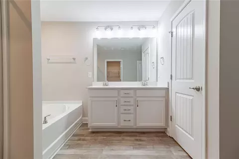 Bath - 72 Hidden Pines Cir, Pendergrass, GA 30567 photo 7 of 9