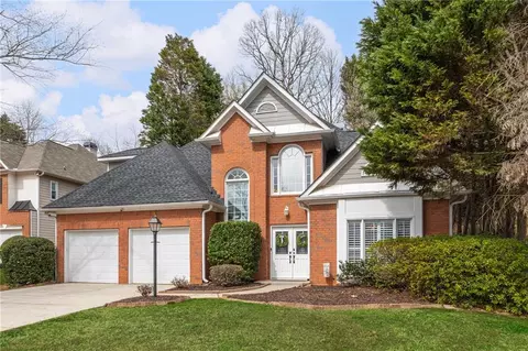 525 Montrose Ln, Atlanta, GA 30328