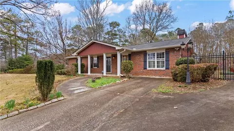 25 River Valley Dr, Carrollton, GA 30117