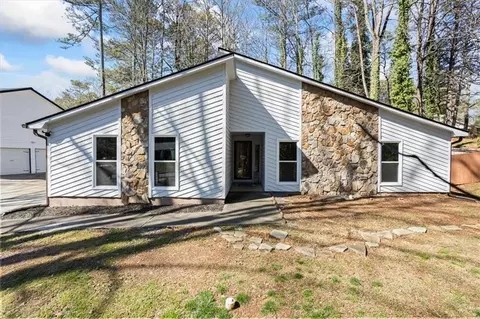 420 Creekside Ct, Roswell, GA 30076