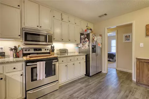 Kitchen - 25 Mill Chase, Covington, GA 30016 photo 2 of 2