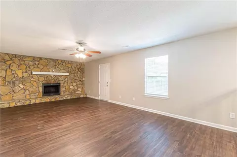 Living - 15 Jeriana Dr, Hampton, GA 30228 photo 6 of 8