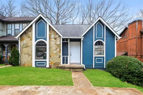 852 Brandy Oaks Ln, Stone Mountain, GA 30088