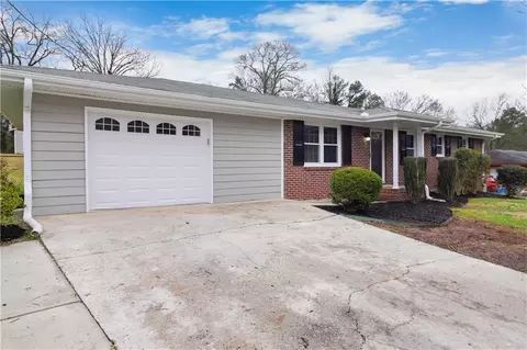 6886 Cherry Cir, Lithia Springs, GA 30122