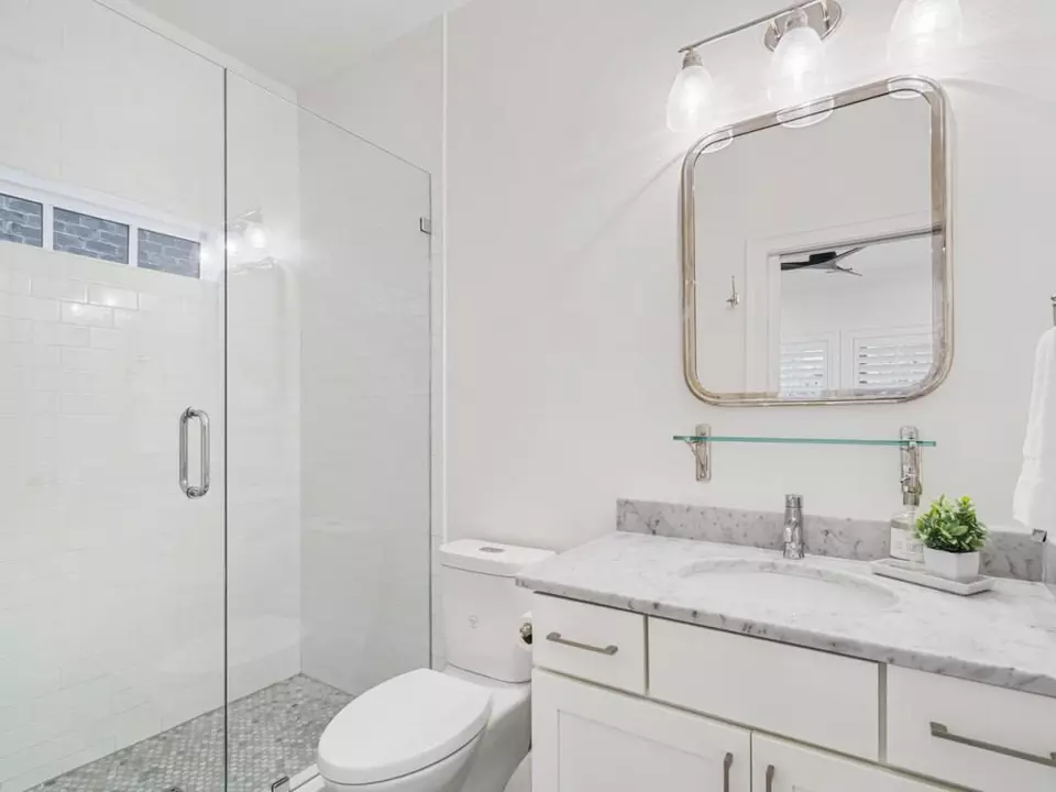 Bath - 345 Rowes Cir, Alpharetta, GA 30009 photo 1 of 5
