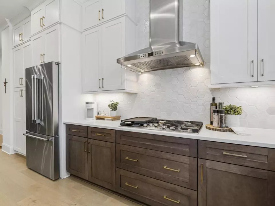 Kitchen - 345 Rowes Cir, Alpharetta, GA 30009 photo 4 of 5