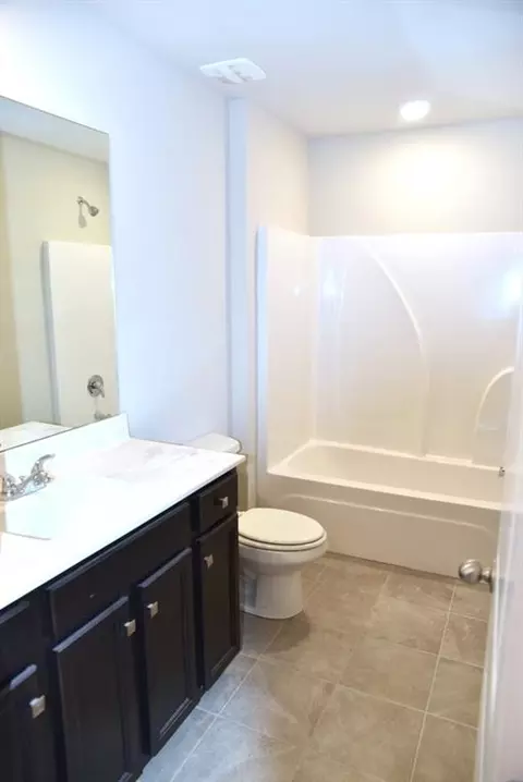 Bath - 4248 Two Bridge Dr, Buford, GA 30518 photo 5 of 5