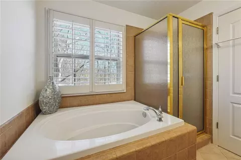 Bath - 4635 Chestatee Pointe Pointe, Gainesville, GA 30506 photo 2 of 4