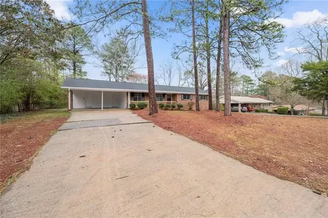 6351 S Skyline Dr, Douglasville, GA 30135