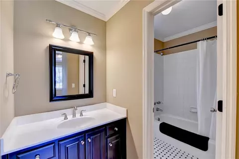Bath - 412 Colonsay Ct, Duluth, GA 30097 photo 3 of 10