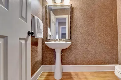 Bath - 412 Colonsay Ct, Duluth, GA 30097 photo 1 of 10
